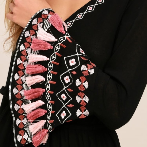 Lulu’s black embroidered long sleeve romper - Picture 5 of 7